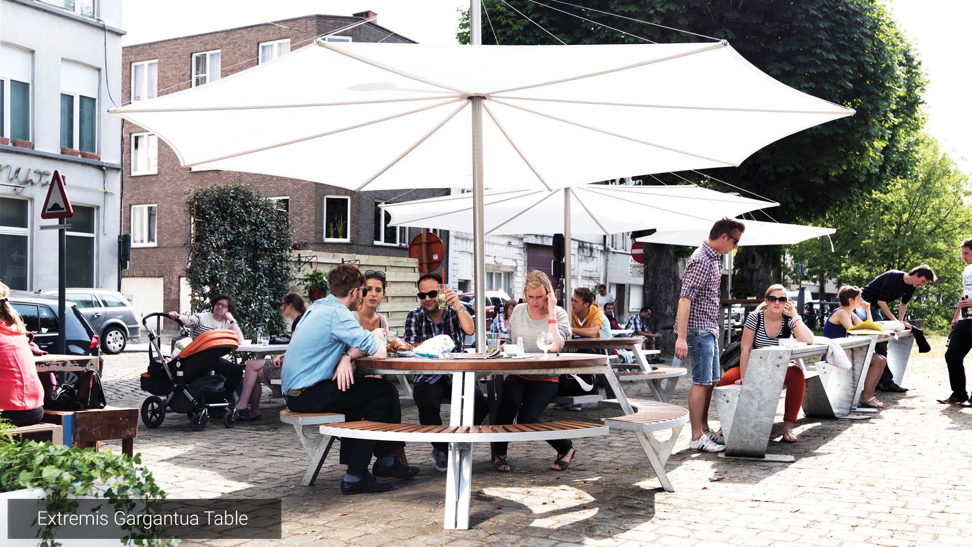 Extremis Gargantua Table With Parasol